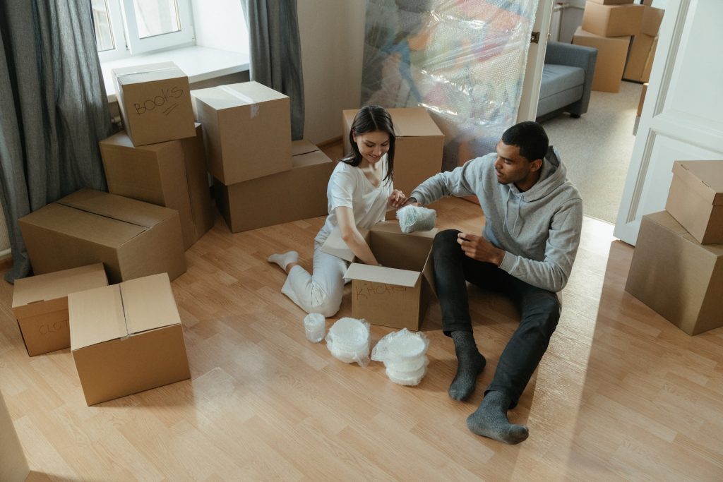 how to pack breakable items for moving